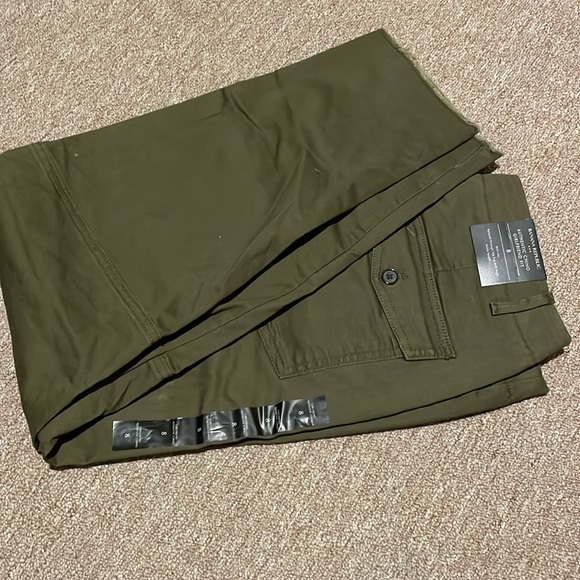 Banana Republic Girlfriend Chino. - Picture 2 of 13